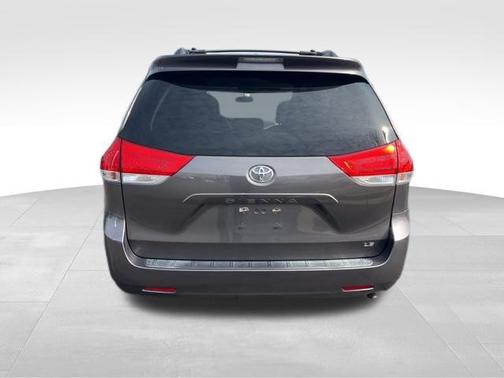 2014 Toyota Sienna LE