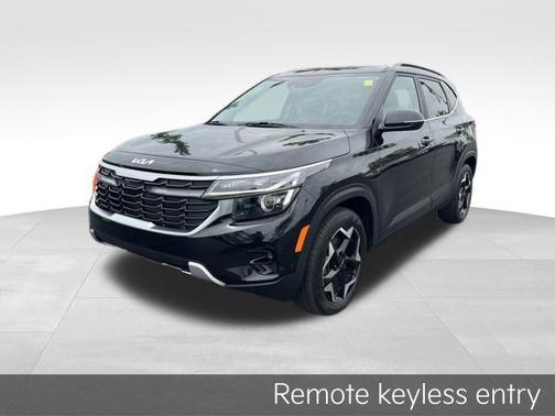 Black 2024 Kia Seltos EX