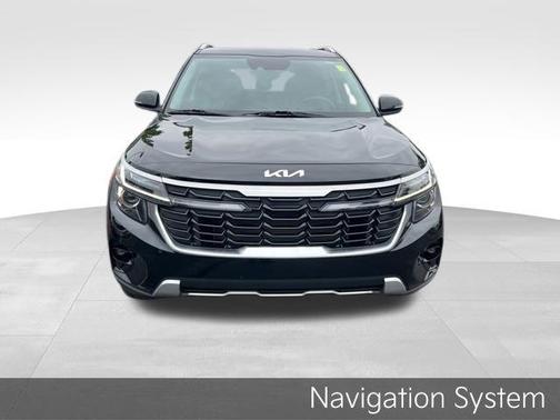 Black 2024 Kia Seltos EX