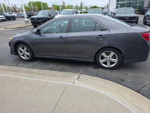 Magnetic Gray Metallic 2014 Toyota Camry SE