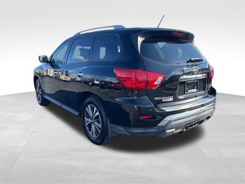 2017 Nissan Pathfinder SL