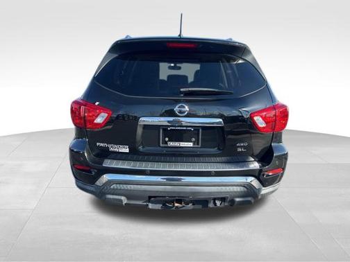 2017 Nissan Pathfinder SL