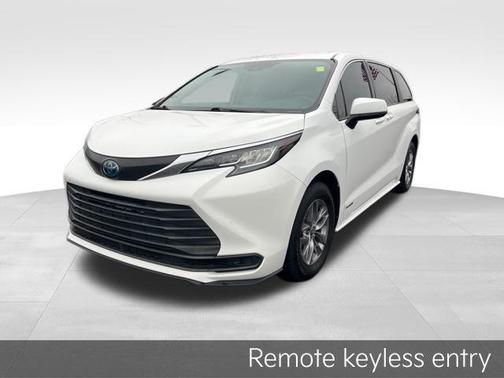 2021 Toyota Sienna LE
