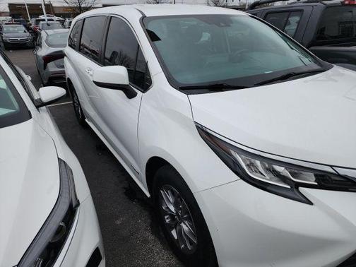2021 Toyota Sienna LE