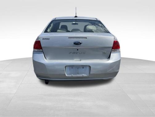 Silver 2009 Ford Focus SE
