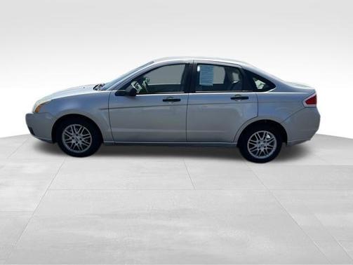 Silver 2009 Ford Focus SE
