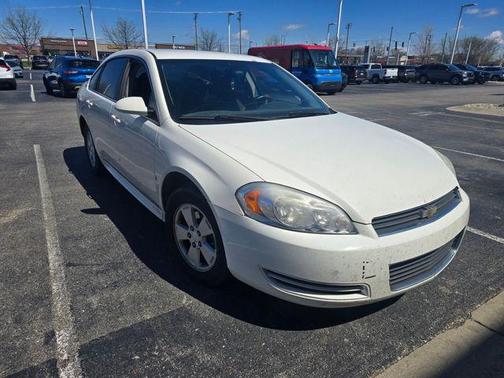 White 2009 Chevrolet Impala LT