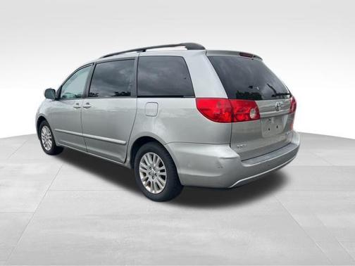 2010 Toyota Sienna XLE
