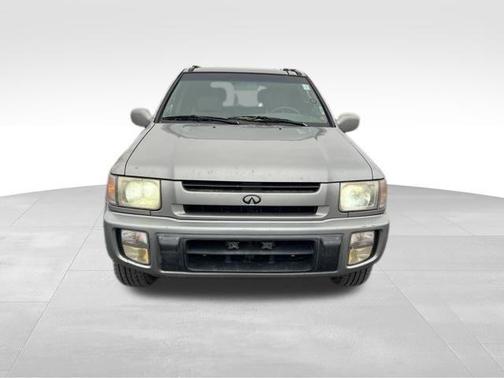 2000 INFINITI QX4 Base