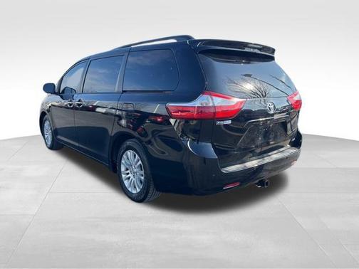 2016 Toyota Sienna XLE