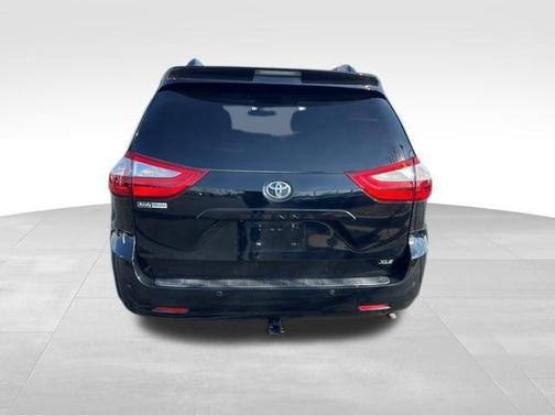 2016 Toyota Sienna XLE