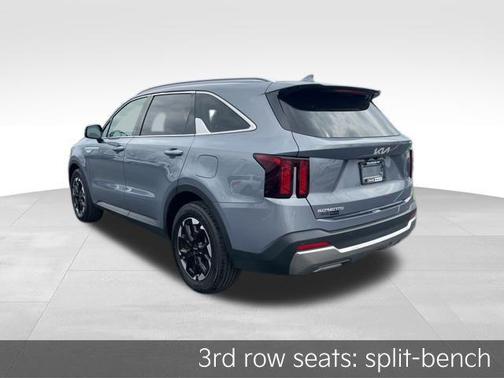 Everlasting Silver 2024 Kia Sorento S