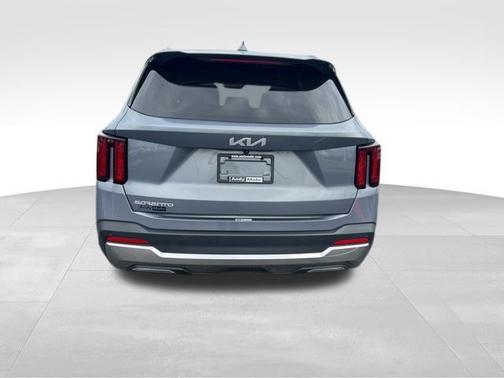 Everlasting Silver 2024 Kia Sorento S