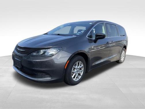 Crystal Metallic 2023 Chrysler Voyager LX