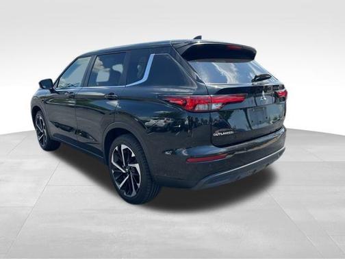 2022 Mitsubishi Outlander ES