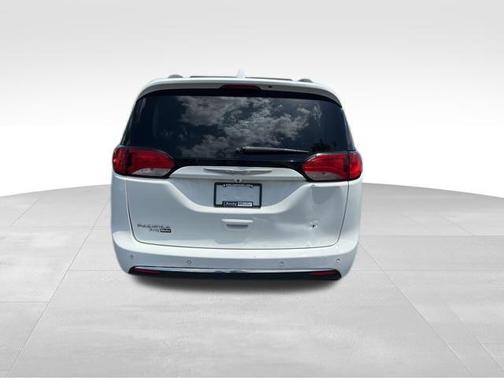 2018 Chrysler Pacifica Touring-L