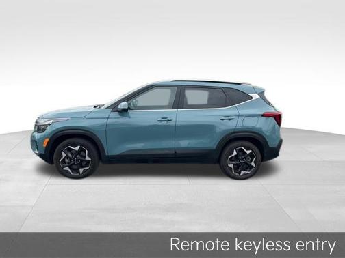 Green 2025 Kia Seltos EX