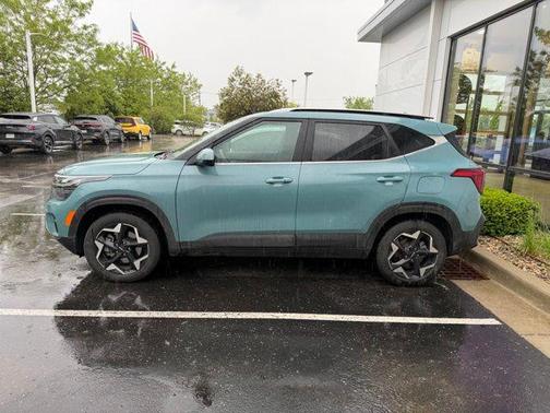 Green 2025 Kia Seltos EX
