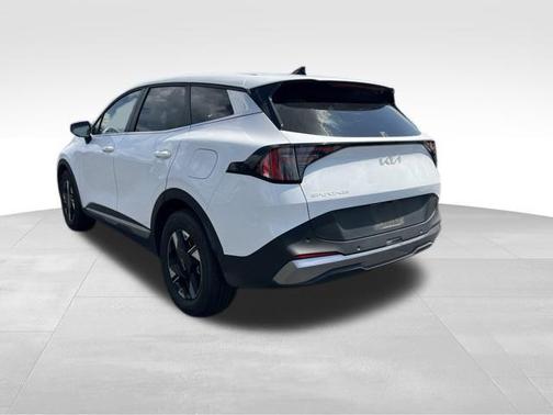 White Pearl 2026 Kia Sportage LX