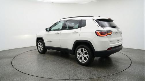 Bright White Clearcoat 2025 Jeep Compass Latitude