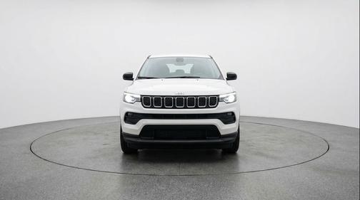 Bright White Clearcoat 2025 Jeep Compass Latitude