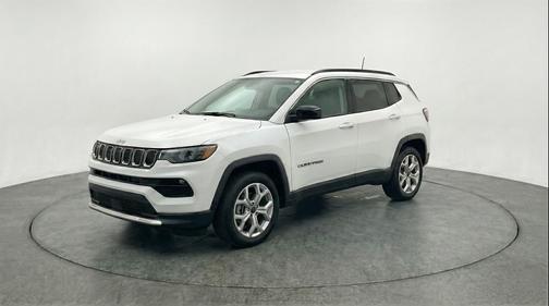 Bright White Clearcoat 2025 Jeep Compass Latitude