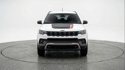Bright White Clearcoat 2025 Jeep Compass Trailhawk