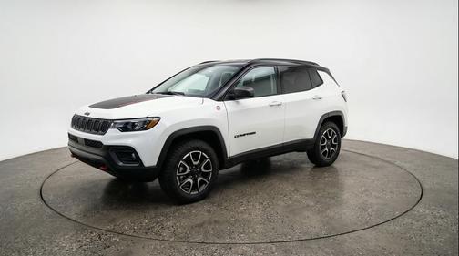 Bright White Clearcoat 2025 Jeep Compass Trailhawk