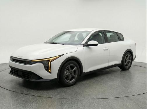 Snow White Pearl 2025 Kia K4 LXS