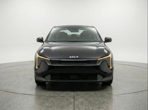Aurora Black Pearl 2025 Kia K4 LXS
