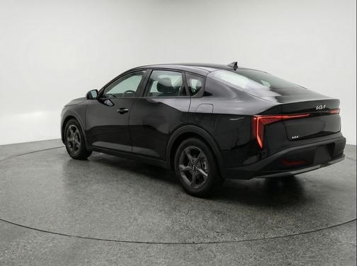 Aurora Black Pearl 2025 Kia K4 LXS