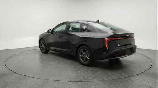Aurora Black Pearl 2025 Kia K4 LXS