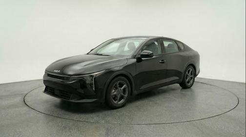 Aurora Black Pearl 2025 Kia K4 LXS