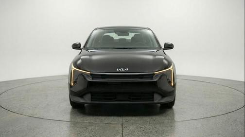Aurora Black Pearl 2025 Kia K4 LXS