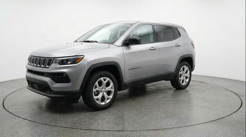Silver Zynith Metallic Clearcoat 2025 Jeep Compass Latitude