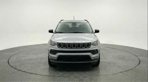 Silver Zynith Metallic Clearcoat 2025 Jeep Compass Latitude
