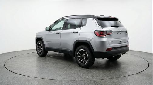 Silver Zynith Metallic Clearcoat 2025 Jeep Compass Trailhawk