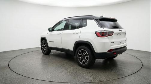 Bright White Clearcoat 2025 Jeep Compass Trailhawk