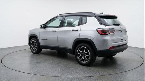 Silver Zynith Metallic Clearcoat 2025 Jeep Compass Trailhawk
