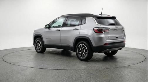 Silver Zynith Metallic Clearcoat 2025 Jeep Compass Trailhawk