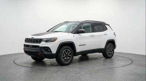 Bright White Clearcoat 2025 Jeep Compass Trailhawk