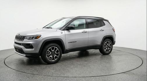 Silver Zynith Metallic Clearcoat 2025 Jeep Compass Trailhawk
