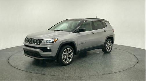 Silver Zynith Metallic Clearcoat 2025 Jeep Compass Limited