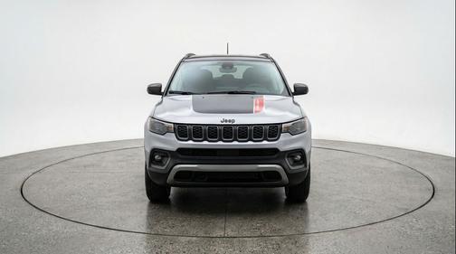 Silver Zynith Metallic Clearcoat 2025 Jeep Compass Trailhawk