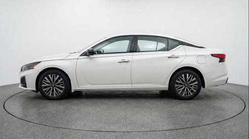 Glacier White 2025 Nissan Altima SV FWD