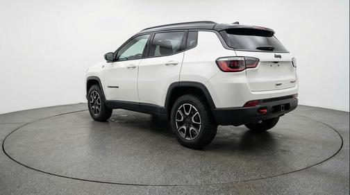 Bright White Clearcoat 2025 Jeep Compass Trailhawk