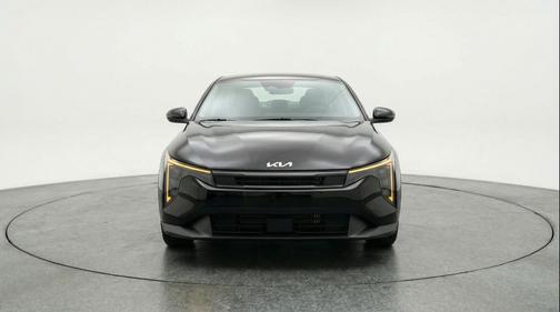 Aurora Black Pearl 2025 Kia K4 LXS