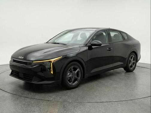 Aurora Black Pearl 2025 Kia K4 LXS