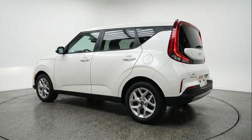 Snow White Pearl 2025 Kia Soul LX