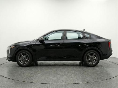 Aurora Black Pearl 2025 Kia K4 LXS